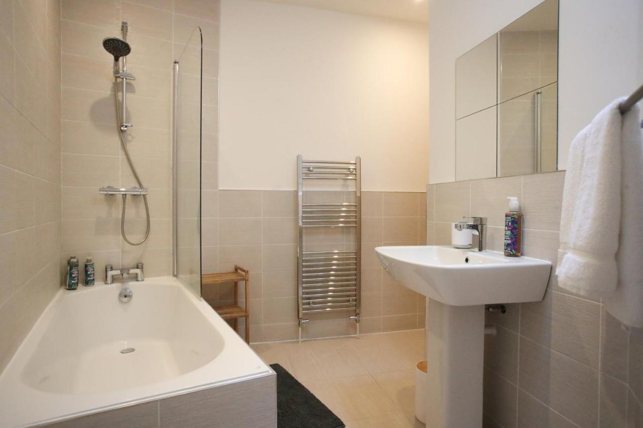 Burgess Yard 2-Bedroom Cottage, באת' מראה חיצוני תמונה